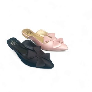 Flat sandals