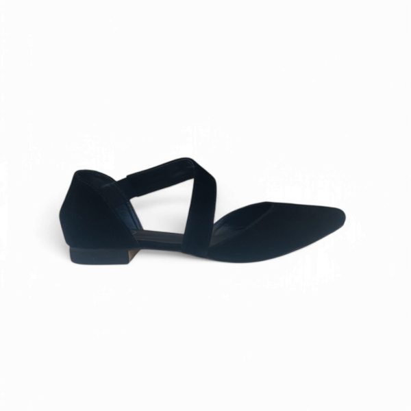 woman flat shoes